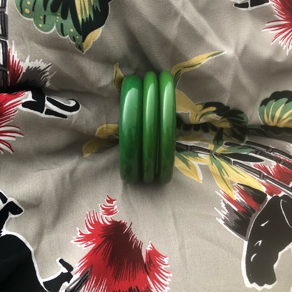 Fakelite Smooth Green wi Yellow Marbeling Bangle Set Like Splendette